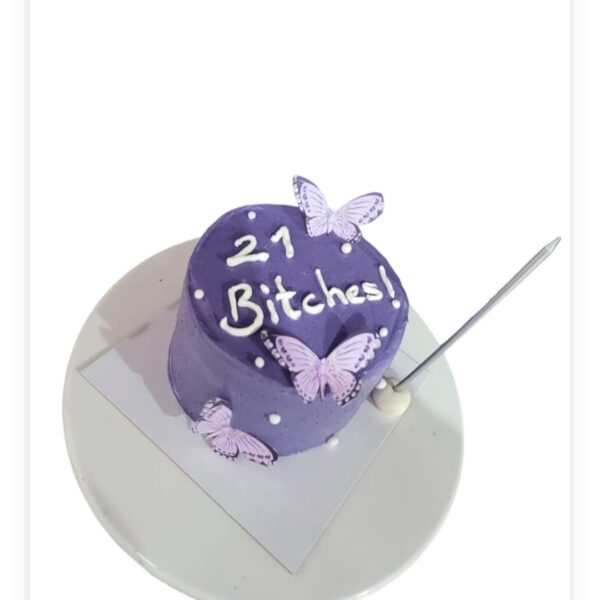 ICI CILEK FRAMBUAZ VE CIKOLATA PARCALI KISIYE OZEL YAZILI PASTAMIZ